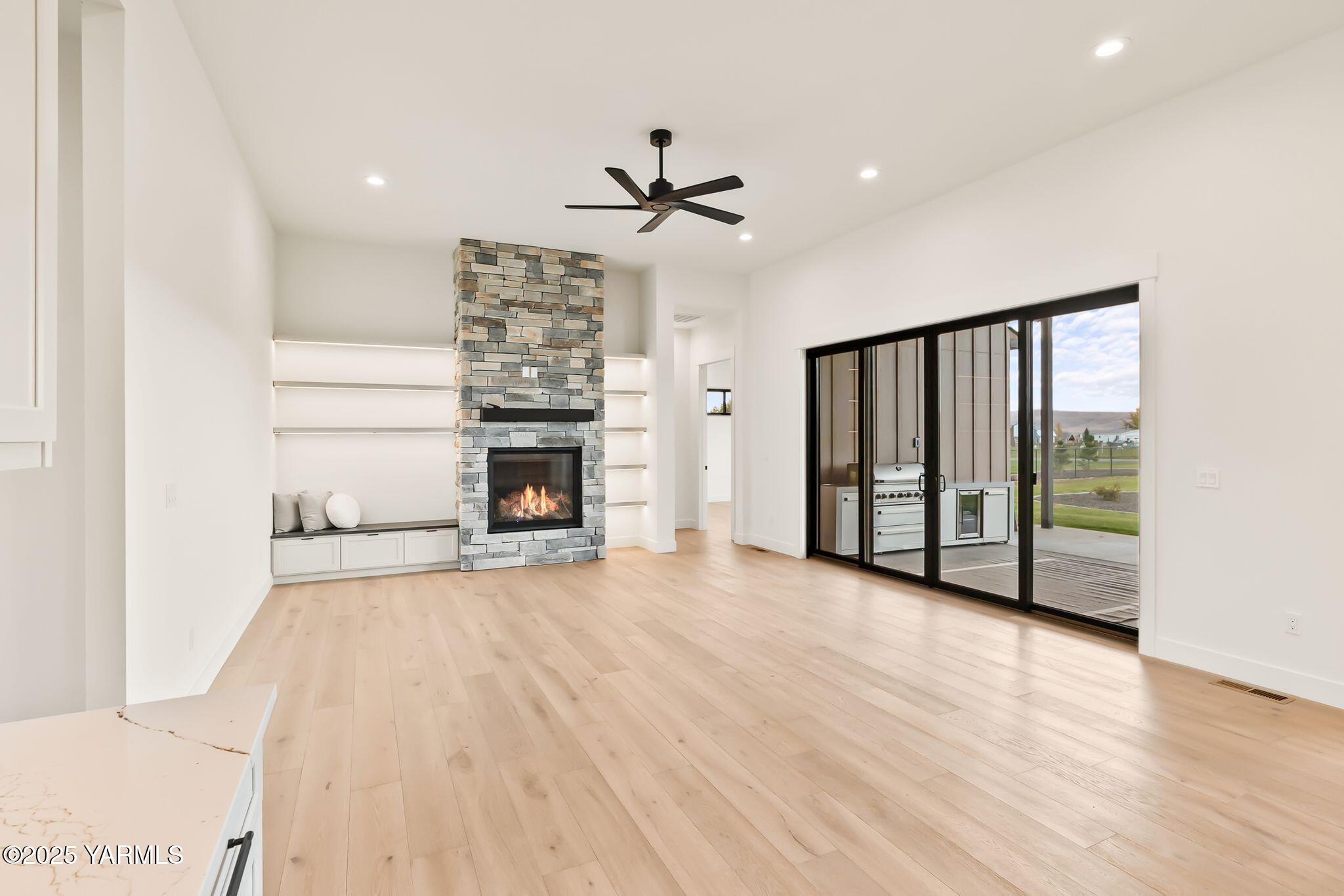 Yakima, Washington, 98908, United States, 4 Bedrooms Bedrooms, ,4 BathroomsBathrooms,Residential,Active,1993973