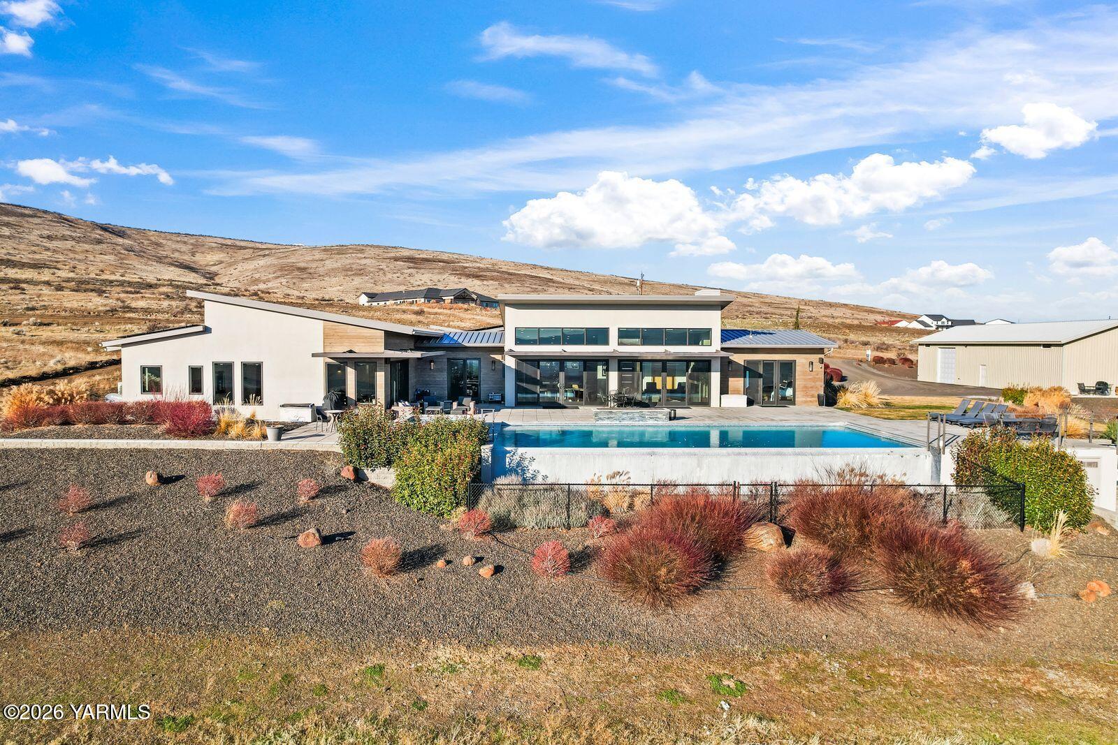 Yakima, Washington, 98908, United States, 4 Bedrooms Bedrooms, ,4 BathroomsBathrooms,Residential,Active,2011450