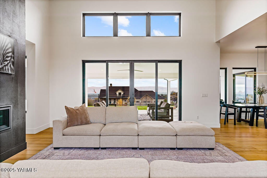 Yakima, Washington, 98908, United States, 4 Bedrooms Bedrooms, ,4 BathroomsBathrooms,Residential,Active,2008323