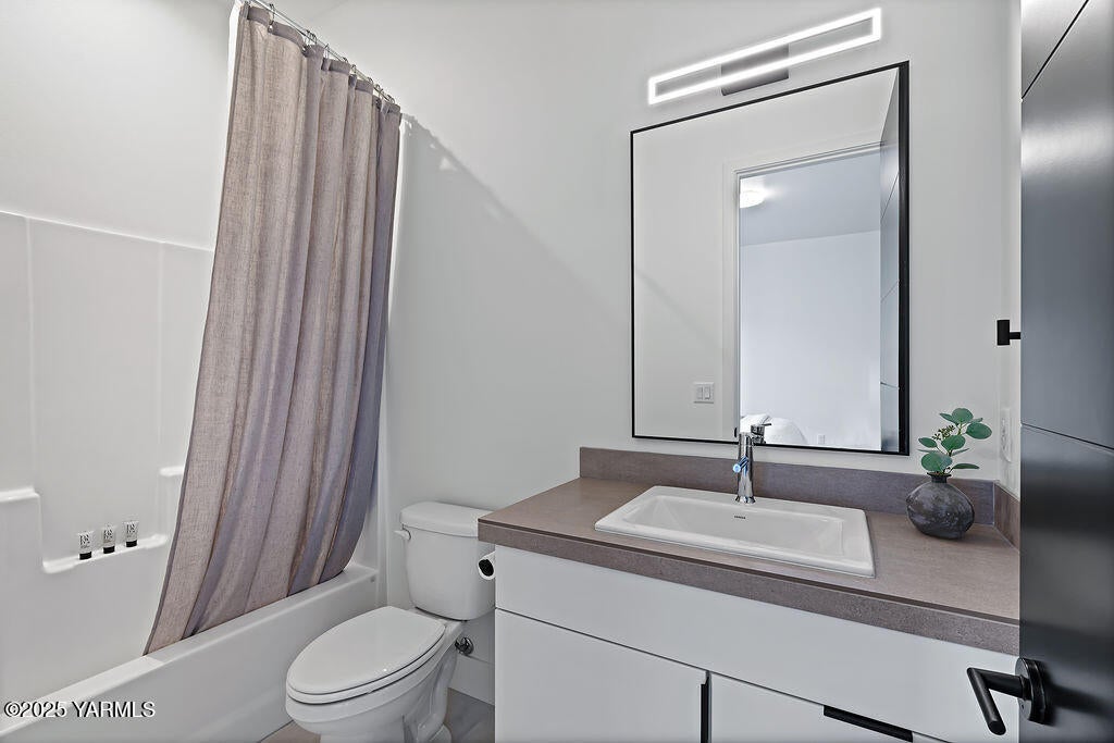 Yakima, Washington, 98908, United States, 4 Bedrooms Bedrooms, ,4 BathroomsBathrooms,Residential,Active,2008323