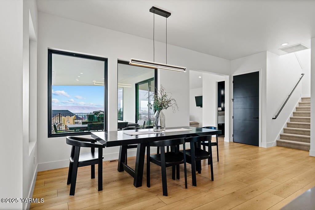 Yakima, Washington, 98908, United States, 4 Bedrooms Bedrooms, ,4 BathroomsBathrooms,Residential,Active,2008323