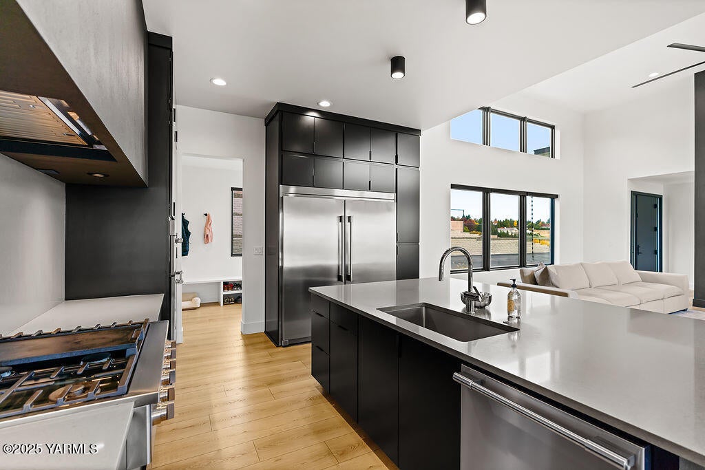 Yakima, Washington, 98908, United States, 4 Bedrooms Bedrooms, ,4 BathroomsBathrooms,Residential,Active,2008323