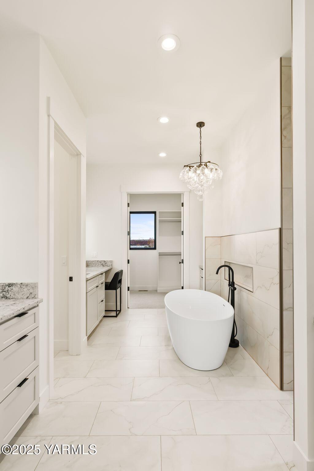 Yakima, Washington, 98908, United States, 4 Bedrooms Bedrooms, ,4 BathroomsBathrooms,Residential,Active,1993973