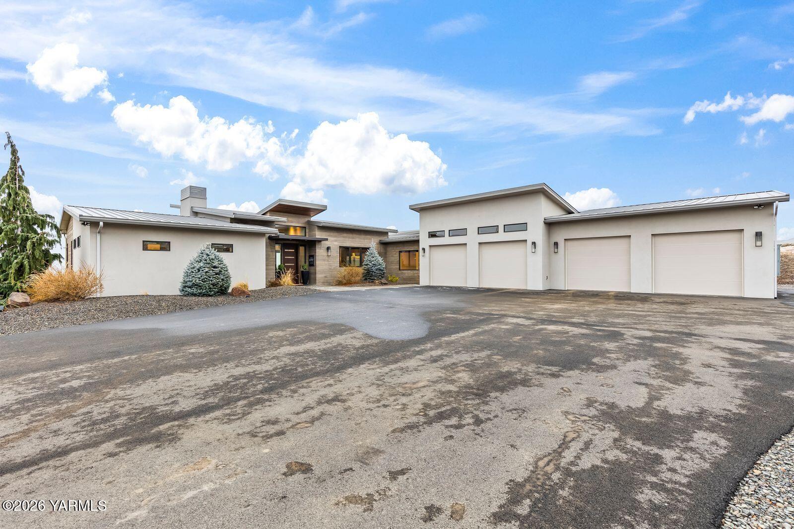 Yakima, Washington, 98908, United States, 4 Bedrooms Bedrooms, ,4 BathroomsBathrooms,Residential,Active,2011450