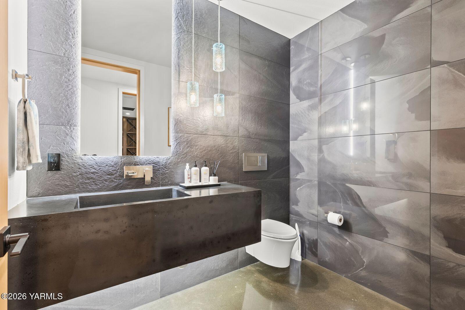 Yakima, Washington, 98908, United States, 4 Bedrooms Bedrooms, ,4 BathroomsBathrooms,Residential,Active,2011450