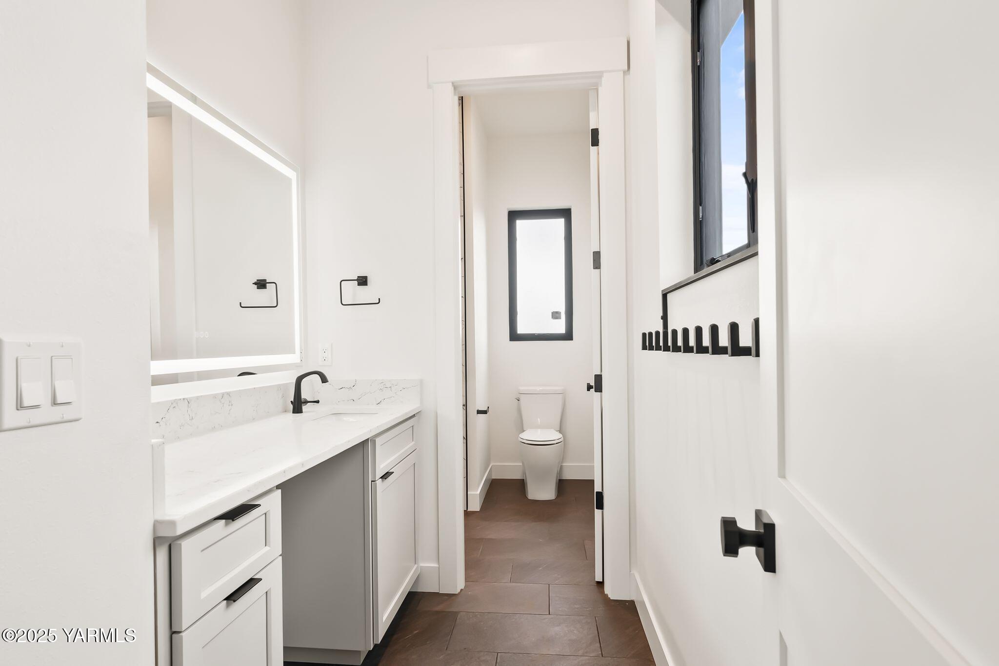 Yakima, Washington, 98908, United States, 4 Bedrooms Bedrooms, ,4 BathroomsBathrooms,Residential,Active,1993973