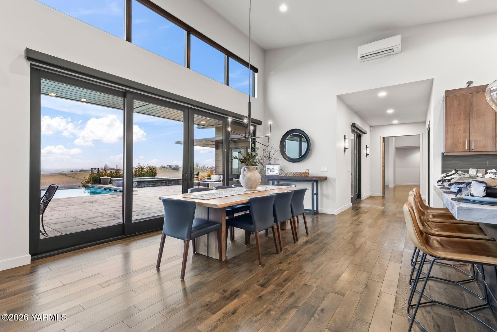 Yakima, Washington, 98908, United States, 4 Bedrooms Bedrooms, ,4 BathroomsBathrooms,Residential,Active,2011450