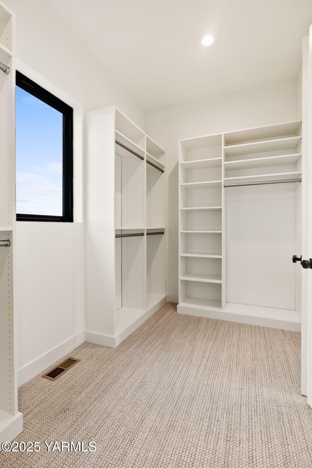 Yakima, Washington, 98908, United States, 4 Bedrooms Bedrooms, ,4 BathroomsBathrooms,Residential,Active,1993973