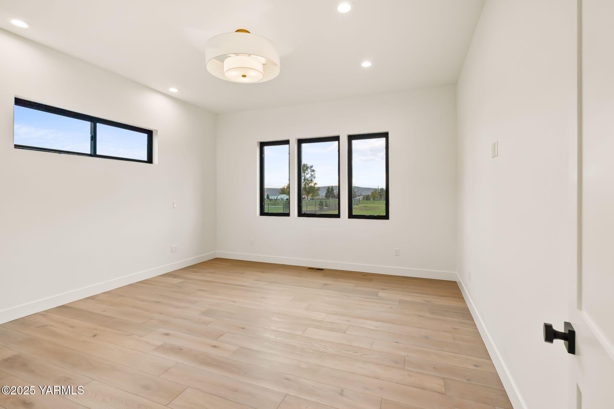 Yakima, Washington, 98908, United States, 4 Bedrooms Bedrooms, ,4 BathroomsBathrooms,Residential,Active,1993973