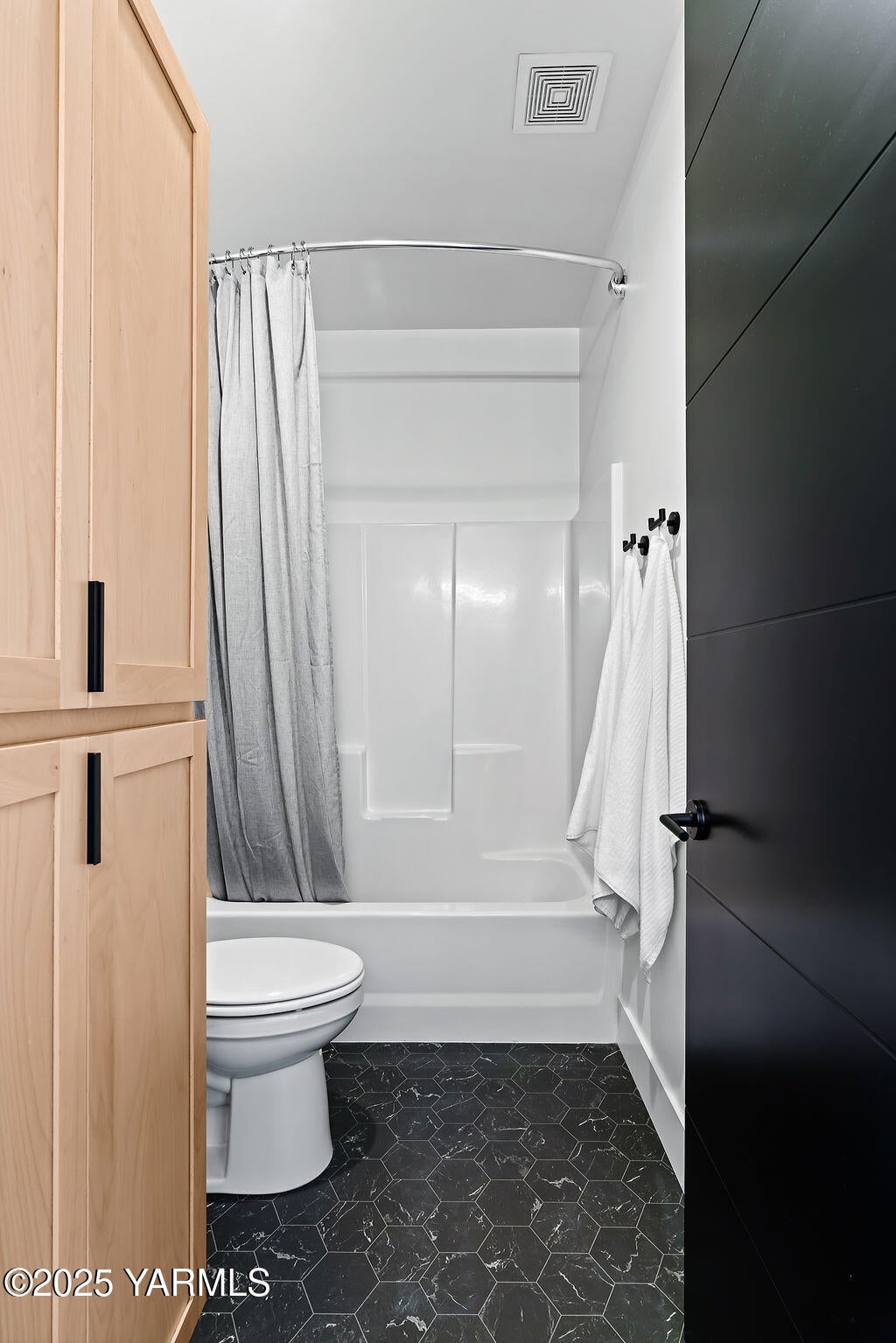 Yakima, Washington, 98908, United States, 4 Bedrooms Bedrooms, ,4 BathroomsBathrooms,Residential,Active,2008323