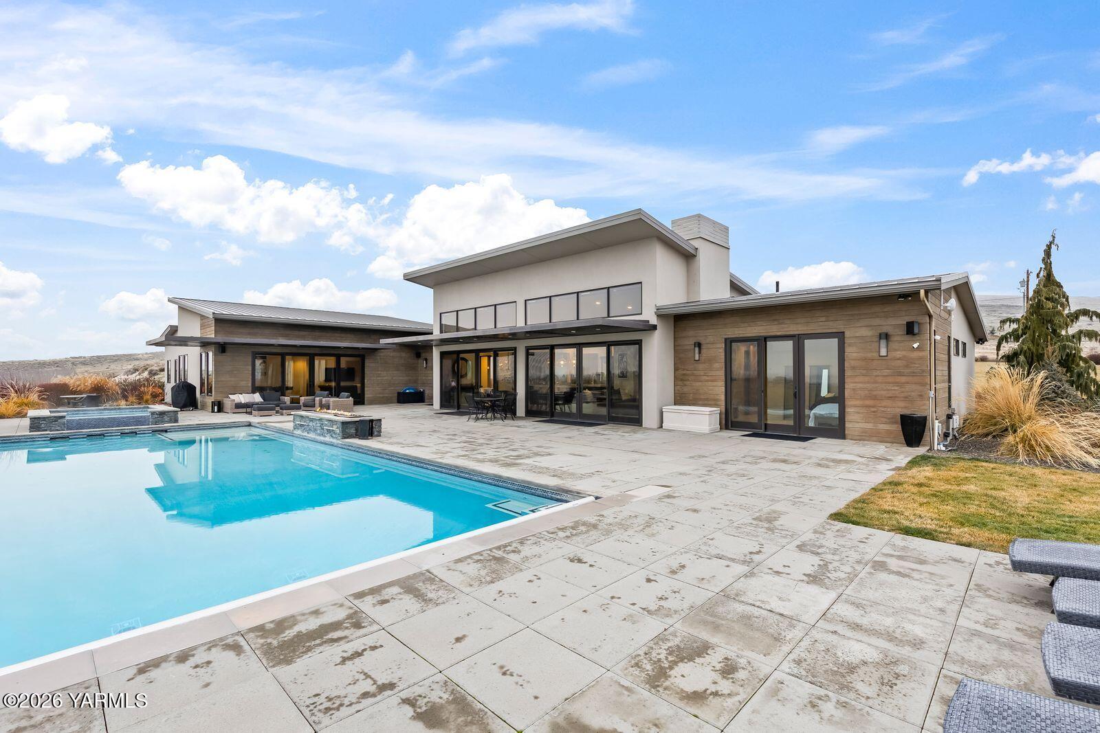 Yakima, Washington, 98908, United States, 4 Bedrooms Bedrooms, ,4 BathroomsBathrooms,Residential,Active,2011450