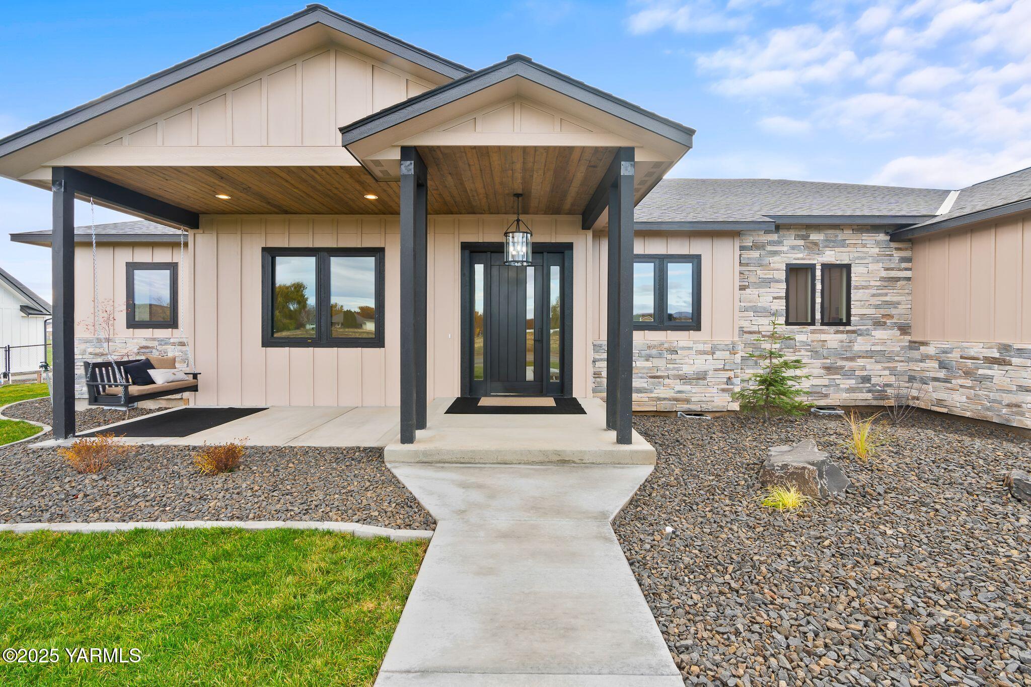 Yakima, Washington, 98908, United States, 4 Bedrooms Bedrooms, ,4 BathroomsBathrooms,Residential,Active,1993973