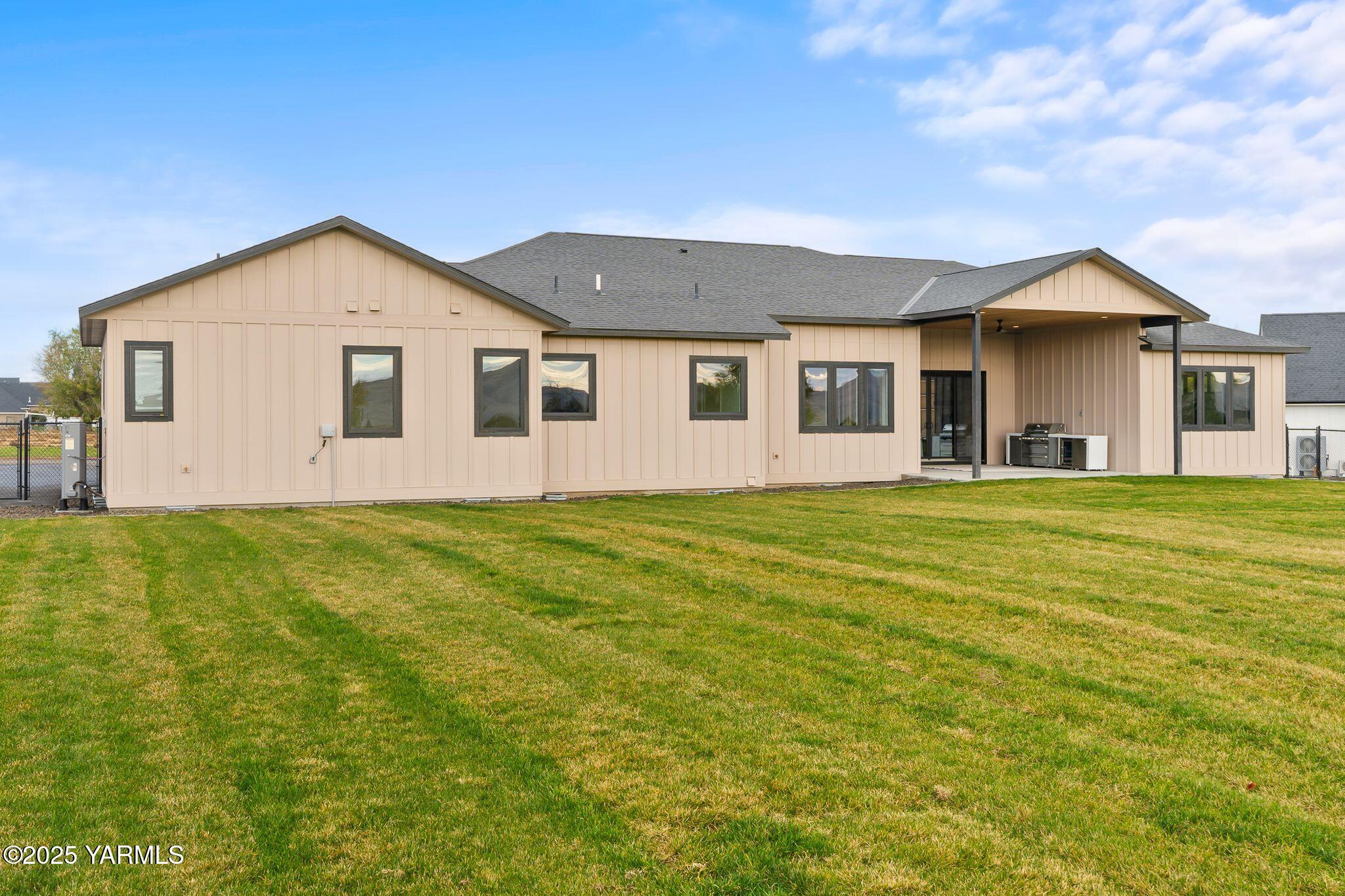 Yakima, Washington, 98908, United States, 4 Bedrooms Bedrooms, ,4 BathroomsBathrooms,Residential,Active,1993973