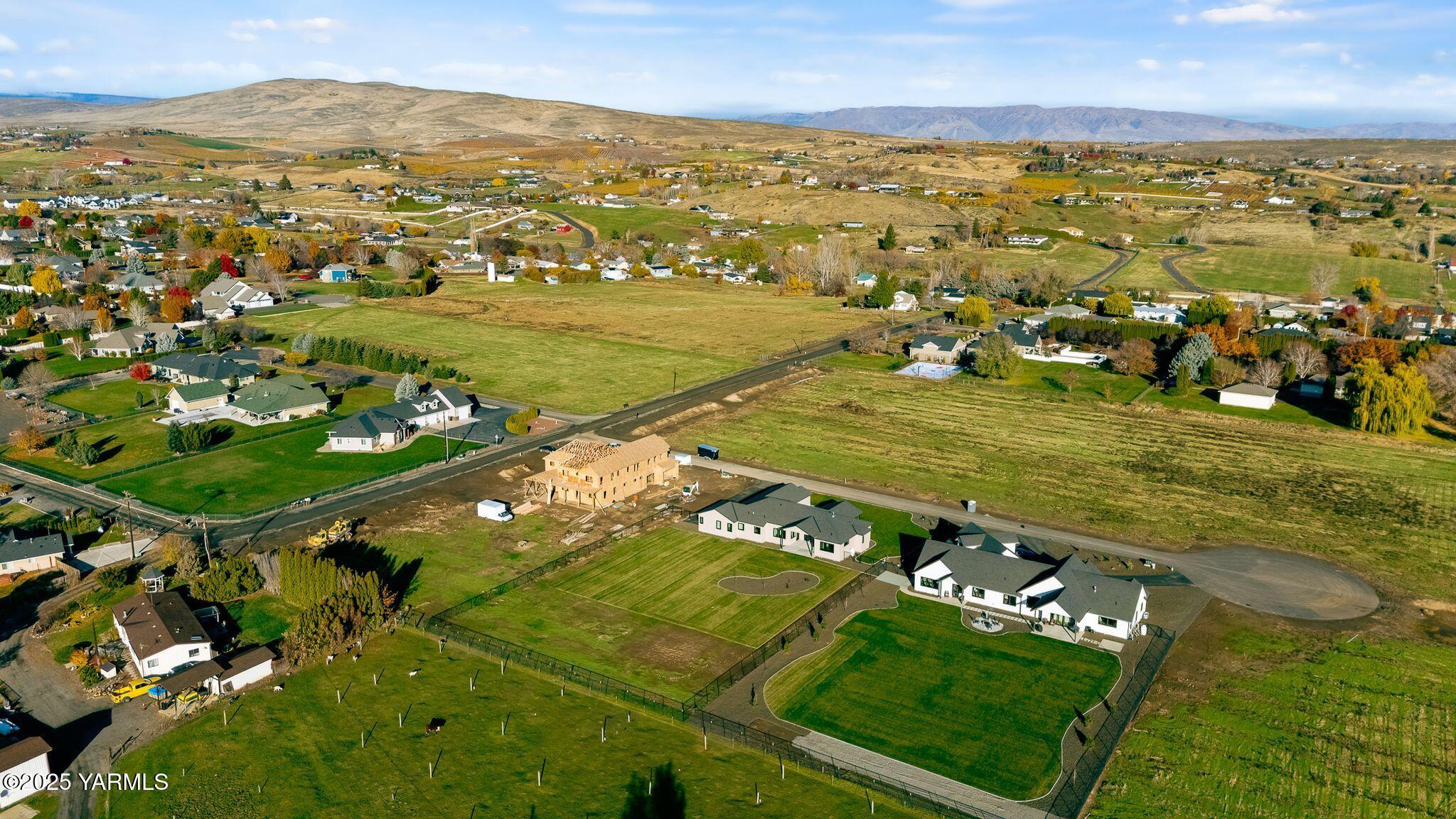 Yakima, Washington, 98908, United States, 4 Bedrooms Bedrooms, ,4 BathroomsBathrooms,Residential,Active,1993973