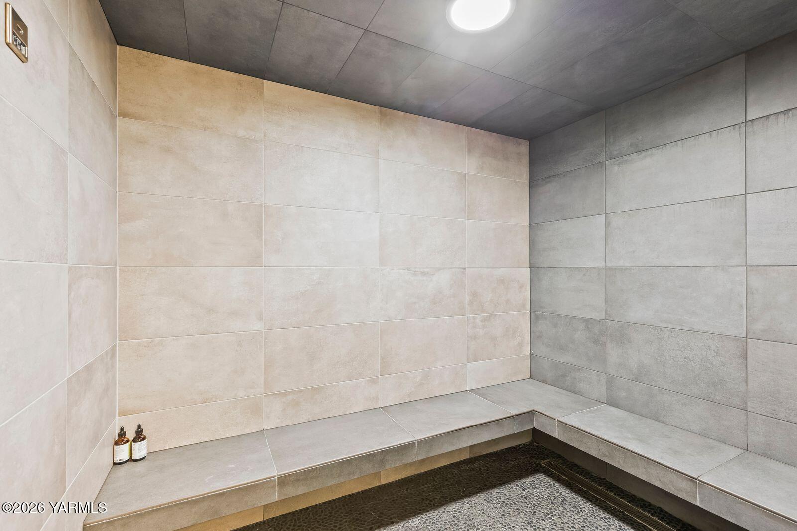 Yakima, Washington, 98908, United States, 4 Bedrooms Bedrooms, ,4 BathroomsBathrooms,Residential,Active,2011450