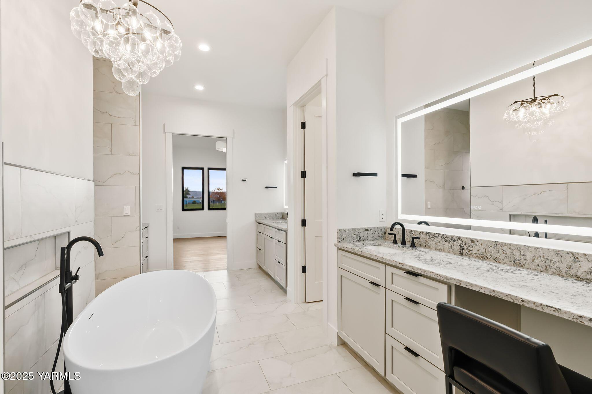 Yakima, Washington, 98908, United States, 4 Bedrooms Bedrooms, ,4 BathroomsBathrooms,Residential,Active,1993973