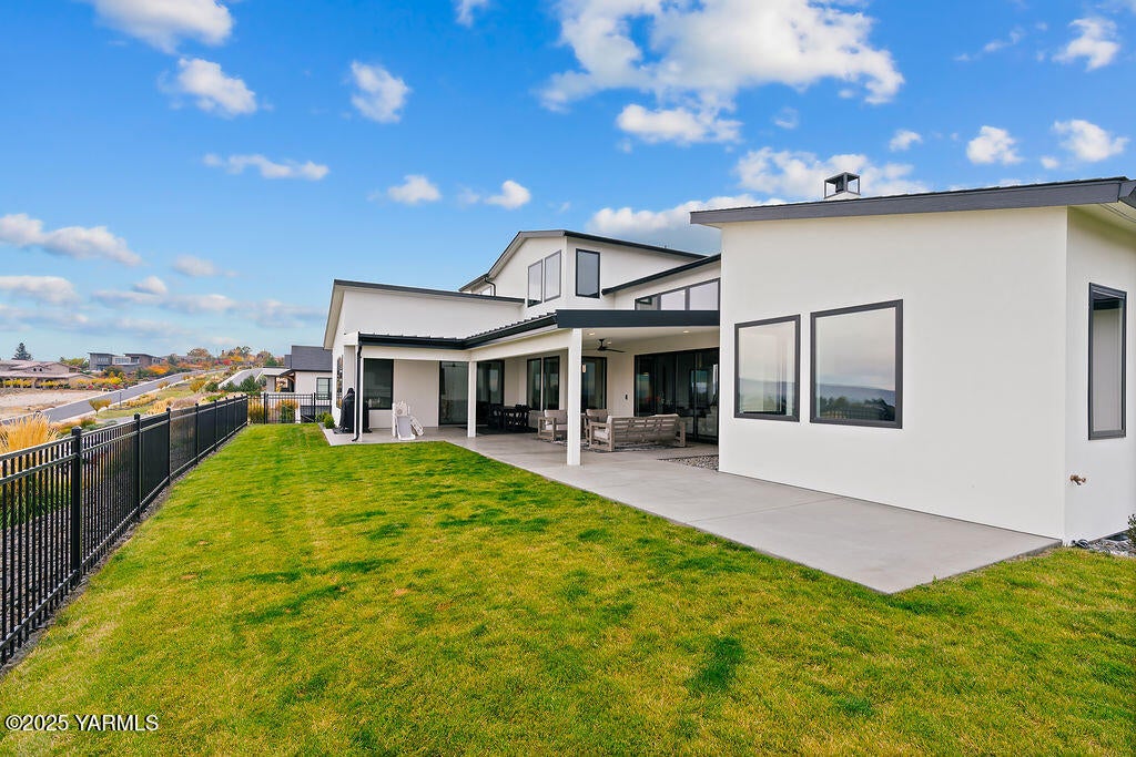 Yakima, Washington, 98908, United States, 4 Bedrooms Bedrooms, ,4 BathroomsBathrooms,Residential,Active,2008323