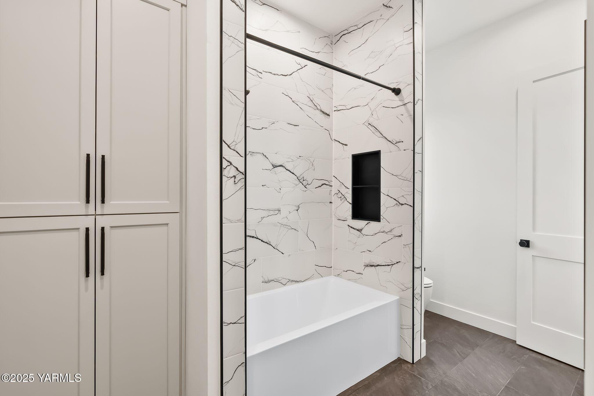 Yakima, Washington, 98908, United States, 4 Bedrooms Bedrooms, ,4 BathroomsBathrooms,Residential,Active,1993973