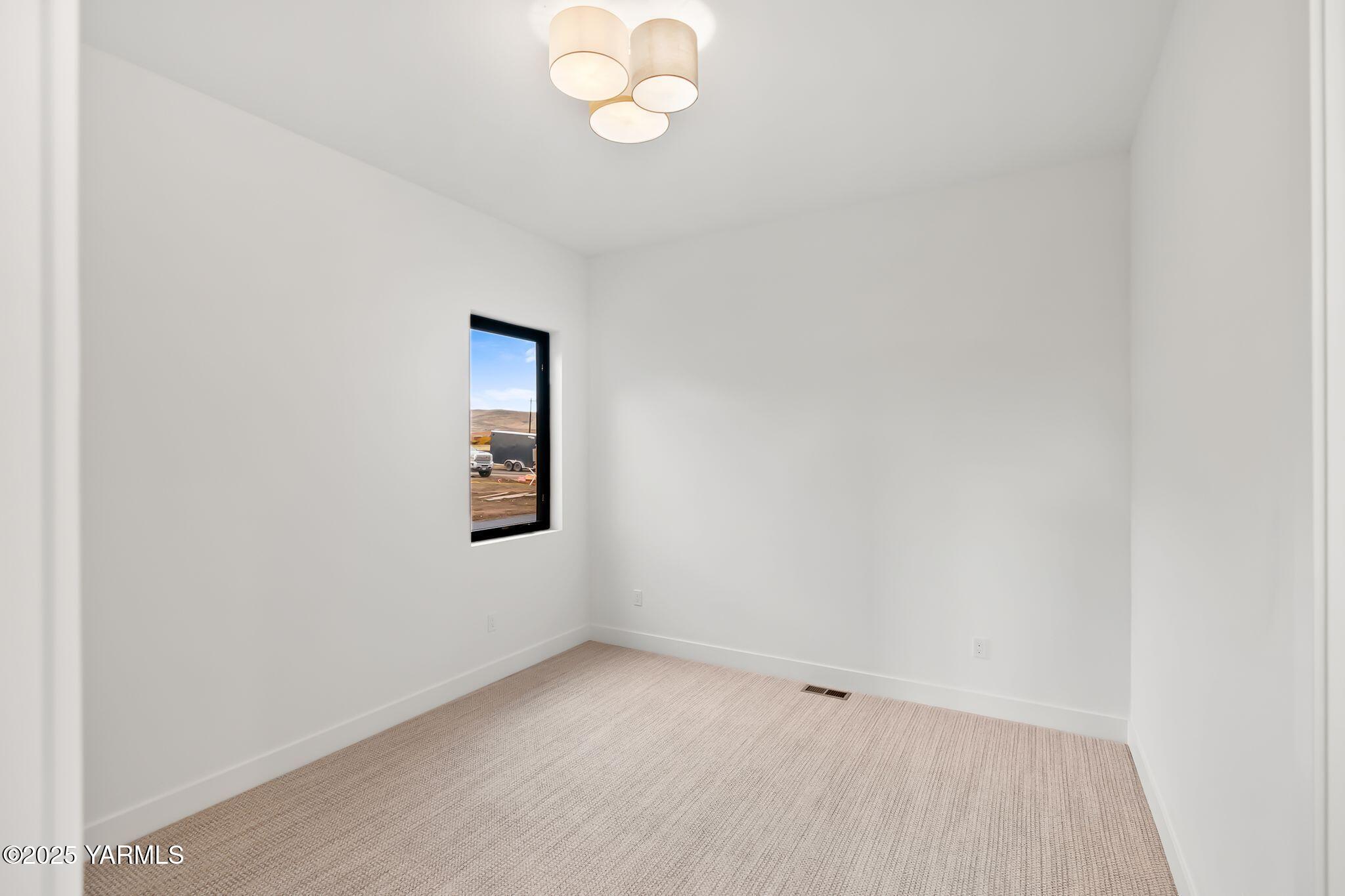 Yakima, Washington, 98908, United States, 4 Bedrooms Bedrooms, ,4 BathroomsBathrooms,Residential,Active,1993973