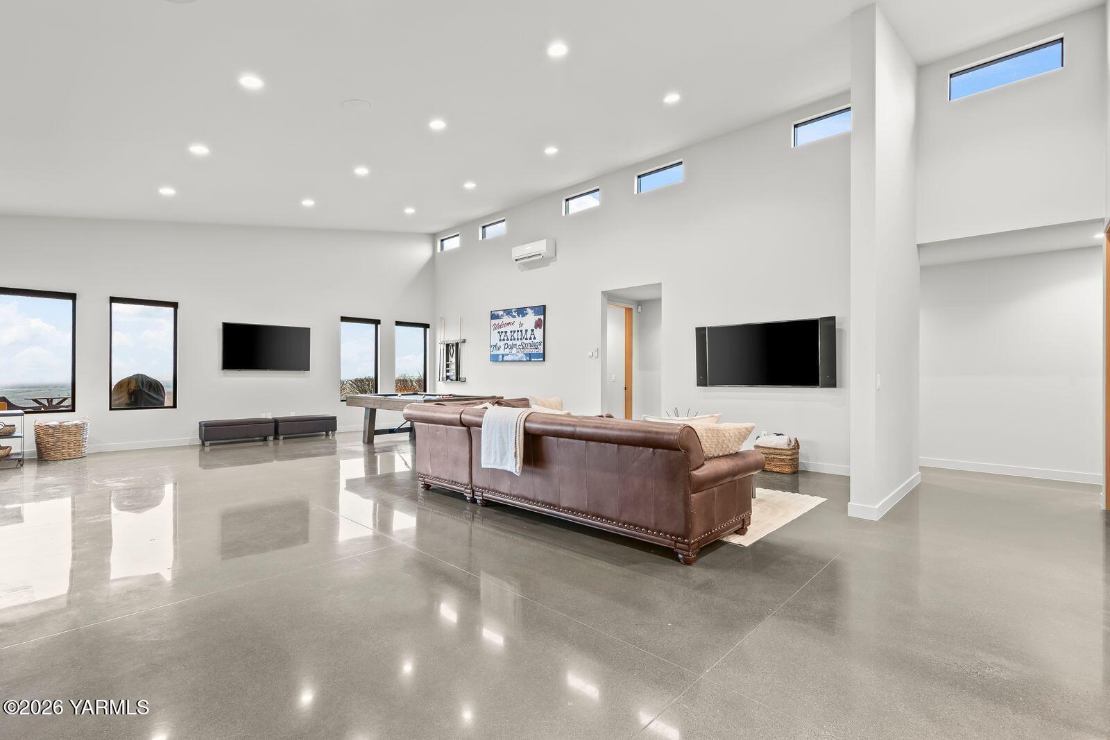 Yakima, Washington, 98908, United States, 4 Bedrooms Bedrooms, ,4 BathroomsBathrooms,Residential,Active,2011450