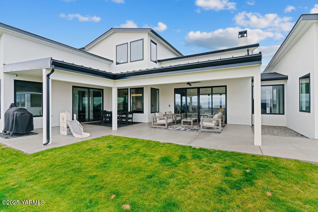 Yakima, Washington, 98908, United States, 4 Bedrooms Bedrooms, ,4 BathroomsBathrooms,Residential,Active,2008323