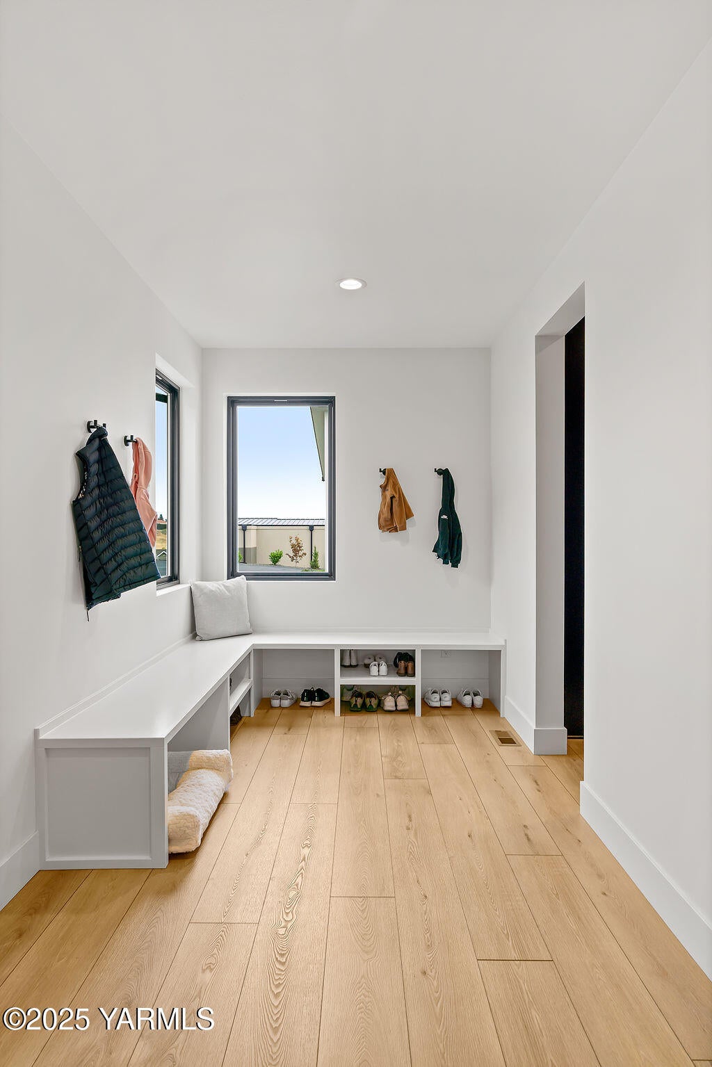 Yakima, Washington, 98908, United States, 4 Bedrooms Bedrooms, ,4 BathroomsBathrooms,Residential,Active,2008323