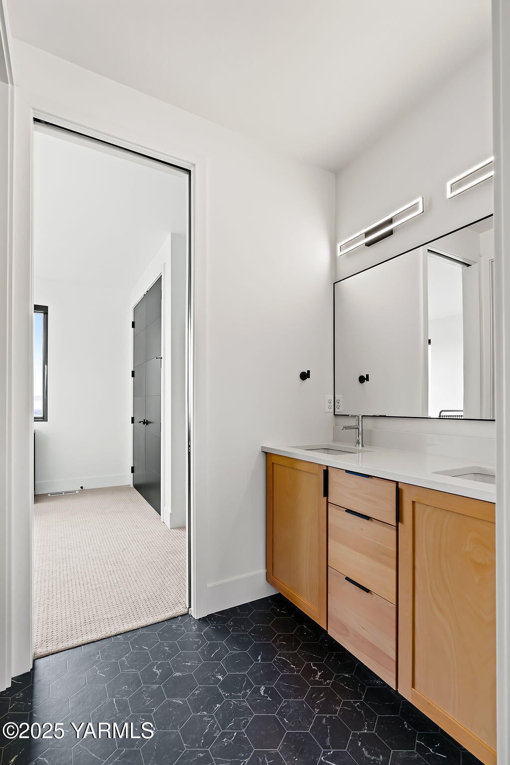 Yakima, Washington, 98908, United States, 4 Bedrooms Bedrooms, ,4 BathroomsBathrooms,Residential,Active,2008323