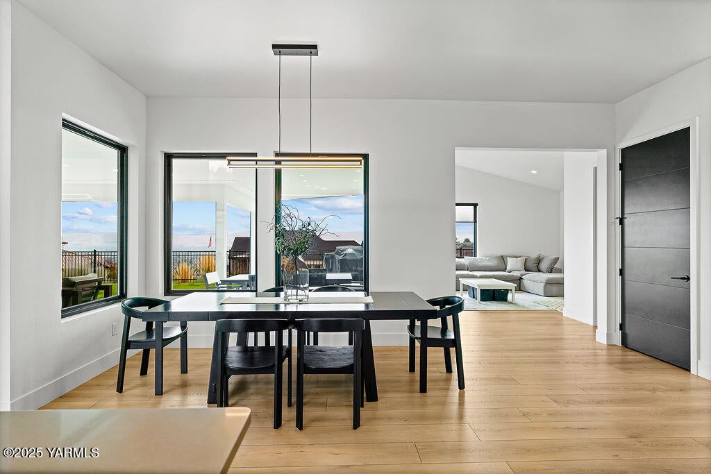 Yakima, Washington, 98908, United States, 4 Bedrooms Bedrooms, ,4 BathroomsBathrooms,Residential,Active,2008323