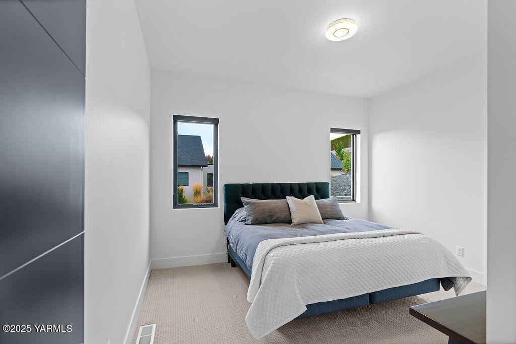 Yakima, Washington, 98908, United States, 4 Bedrooms Bedrooms, ,4 BathroomsBathrooms,Residential,Active,2008323