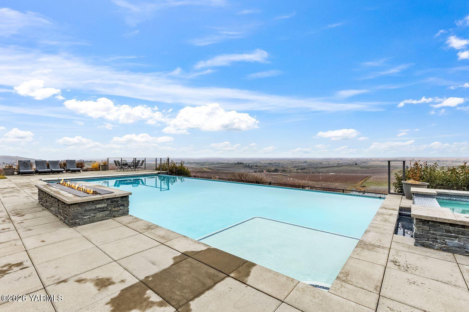 Yakima, Washington, 98908, United States, 4 Bedrooms Bedrooms, ,4 BathroomsBathrooms,Residential,Active,2011450