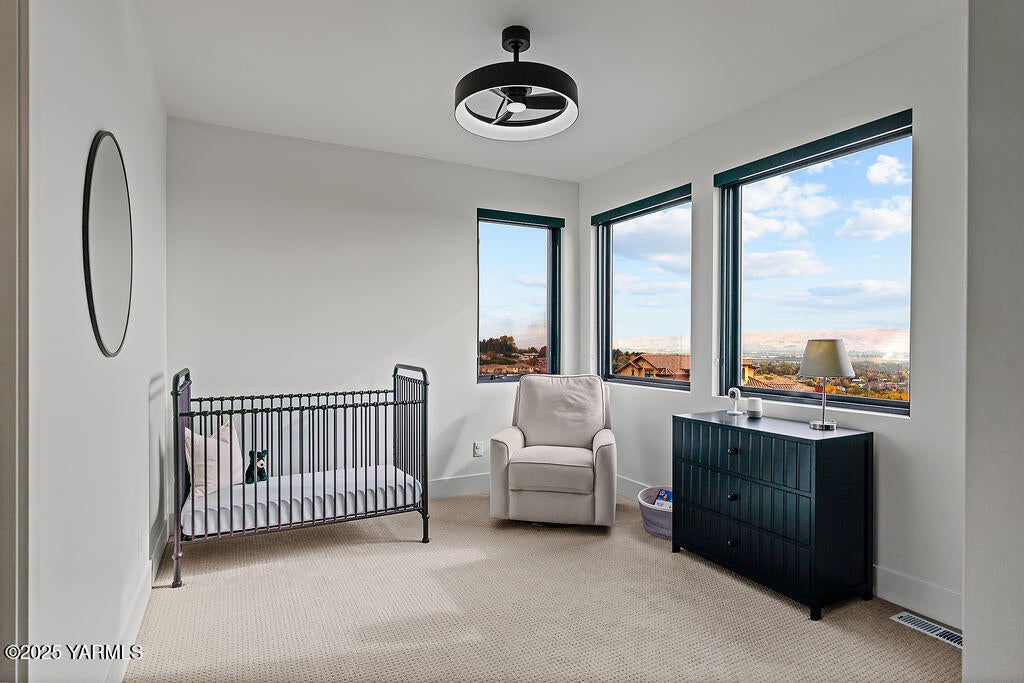 Yakima, Washington, 98908, United States, 4 Bedrooms Bedrooms, ,4 BathroomsBathrooms,Residential,Active,2008323