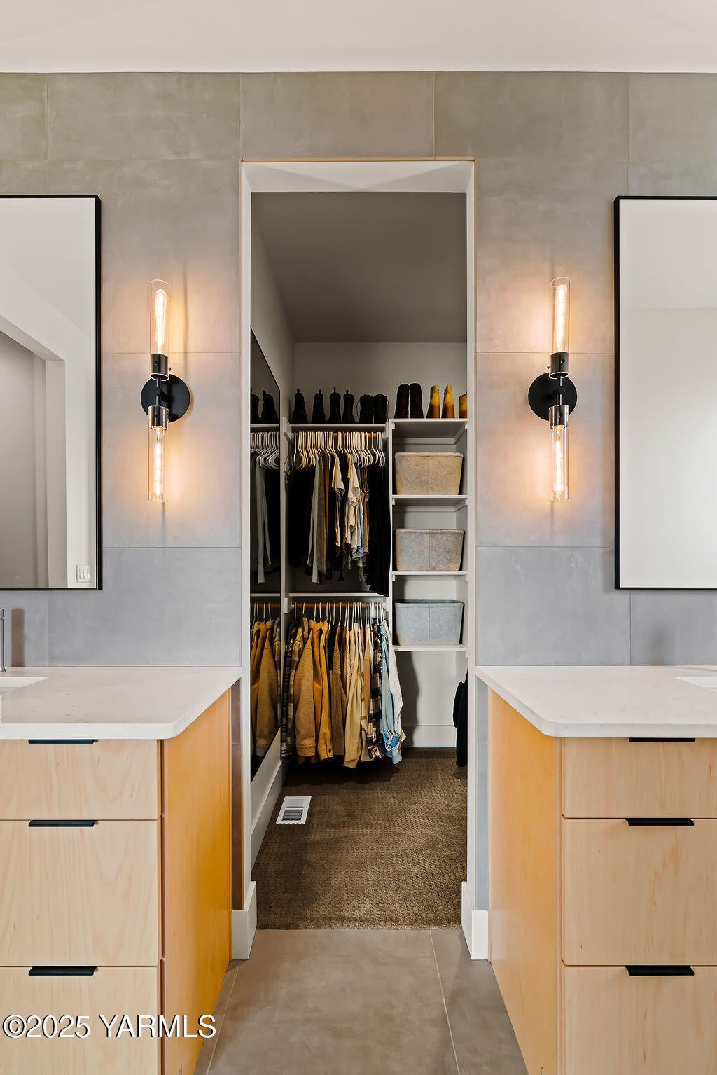 Yakima, Washington, 98908, United States, 4 Bedrooms Bedrooms, ,4 BathroomsBathrooms,Residential,Active,2008323