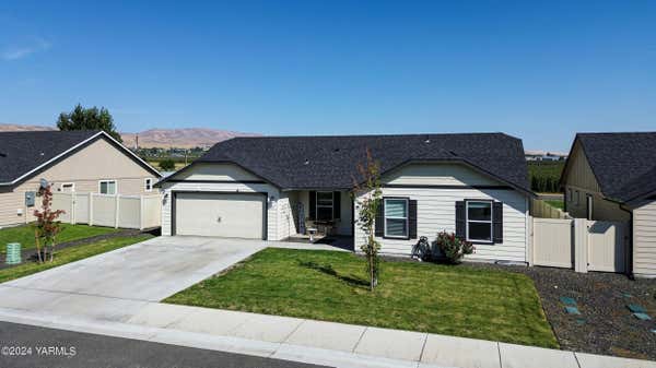 511 LACOURSIERE ST, MOXEE, WA 98936 - Image 1