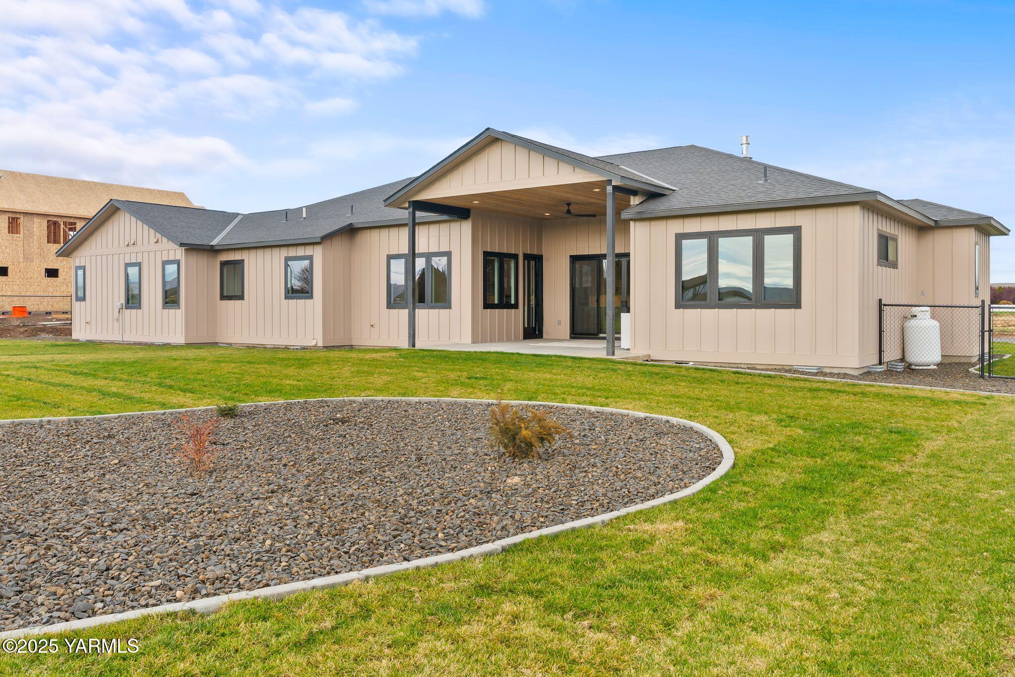 Yakima, Washington, 98908, United States, 4 Bedrooms Bedrooms, ,4 BathroomsBathrooms,Residential,Active,1993973