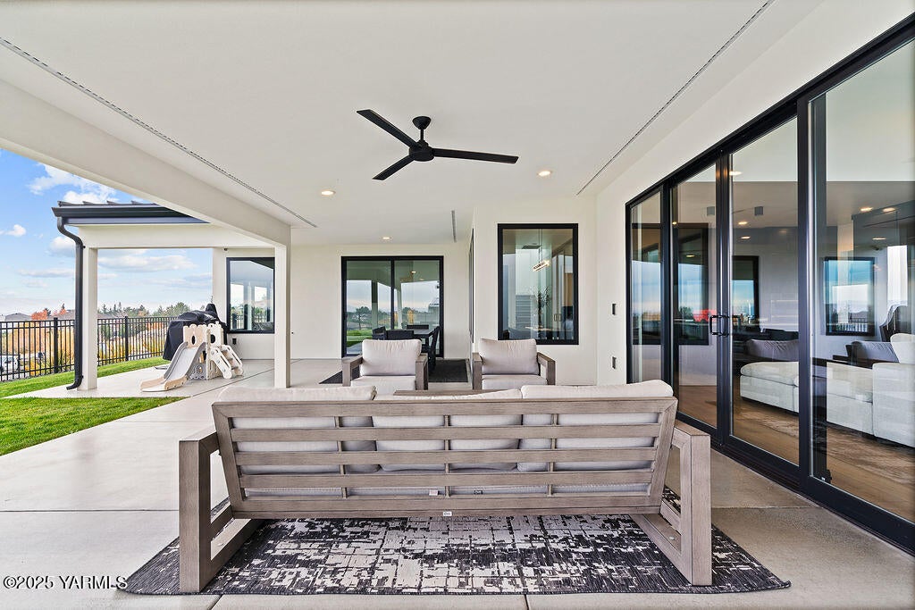 Yakima, Washington, 98908, United States, 4 Bedrooms Bedrooms, ,4 BathroomsBathrooms,Residential,Active,2008323