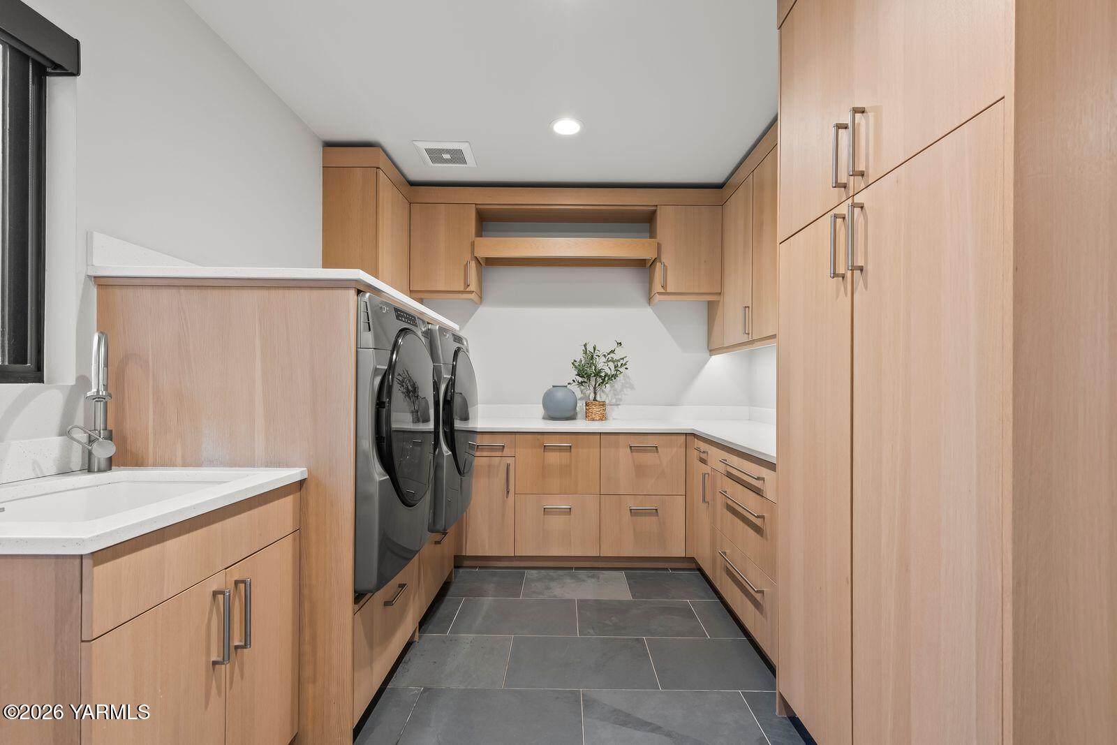 Yakima, Washington, 98908, United States, 4 Bedrooms Bedrooms, ,4 BathroomsBathrooms,Residential,Active,2011450