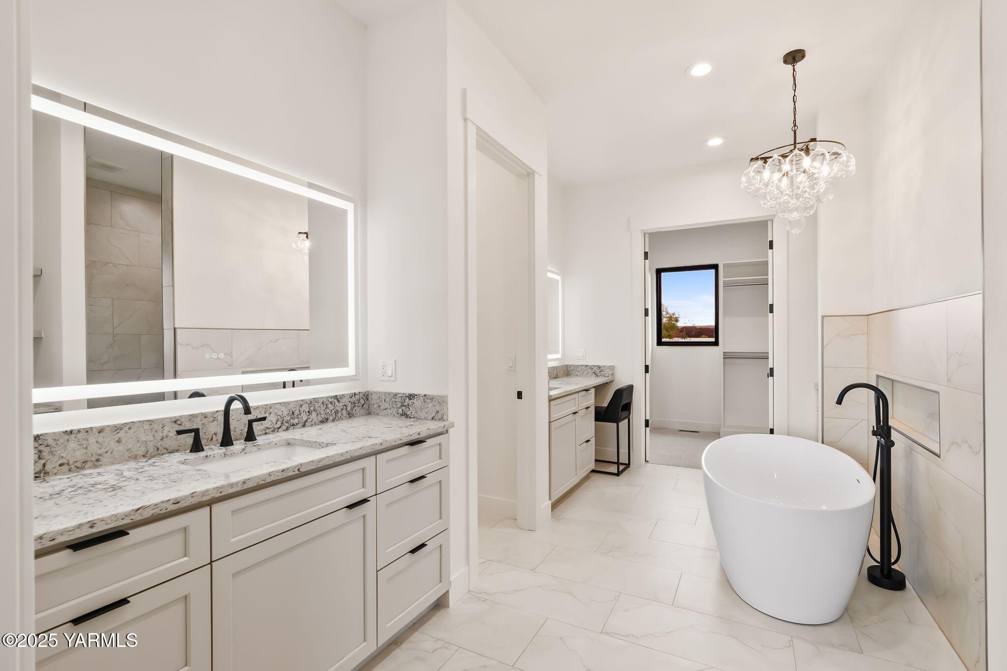 Yakima, Washington, 98908, United States, 4 Bedrooms Bedrooms, ,4 BathroomsBathrooms,Residential,Active,1993973