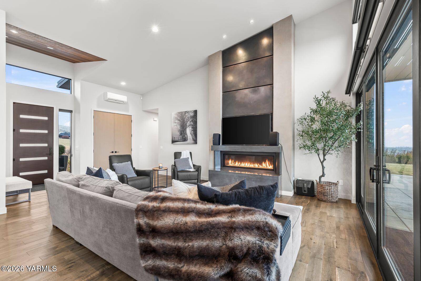 Yakima, Washington, 98908, United States, 4 Bedrooms Bedrooms, ,4 BathroomsBathrooms,Residential,Active,2011450