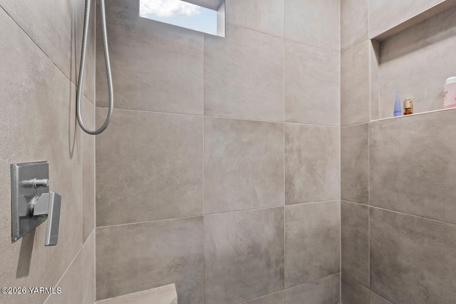 Yakima, Washington, 98908, United States, 4 Bedrooms Bedrooms, ,4 BathroomsBathrooms,Residential,Active,2011450