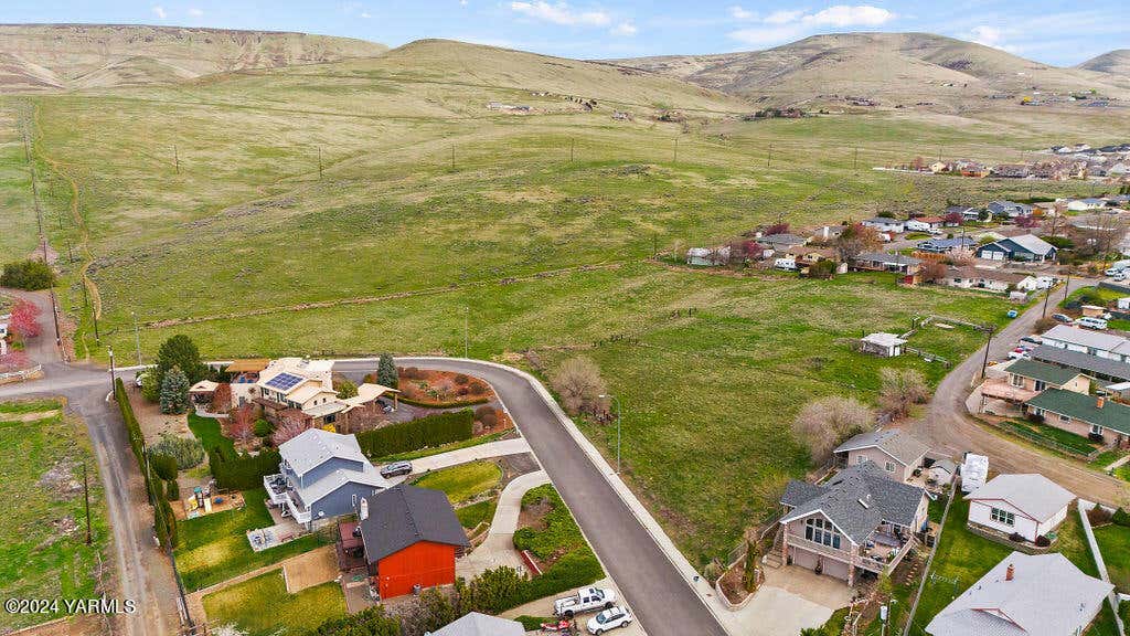 NKA E HILLCREST DR, YAKIMA, WA 98901, photo 1 of 15