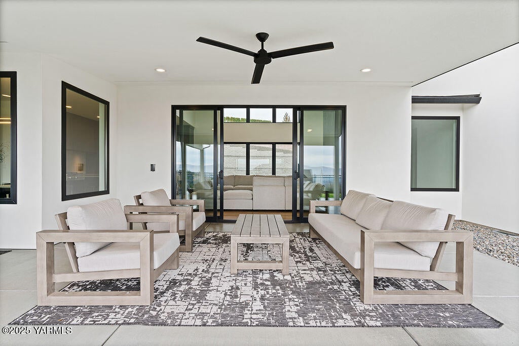 Yakima, Washington, 98908, United States, 4 Bedrooms Bedrooms, ,4 BathroomsBathrooms,Residential,Active,2008323