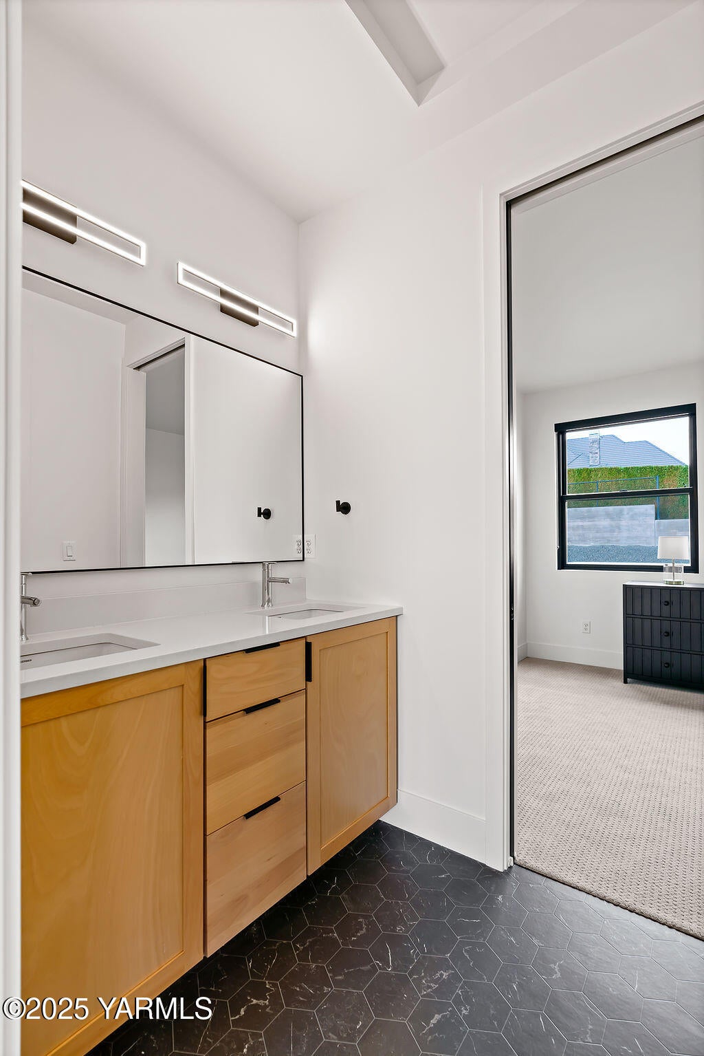 Yakima, Washington, 98908, United States, 4 Bedrooms Bedrooms, ,4 BathroomsBathrooms,Residential,Active,2008323