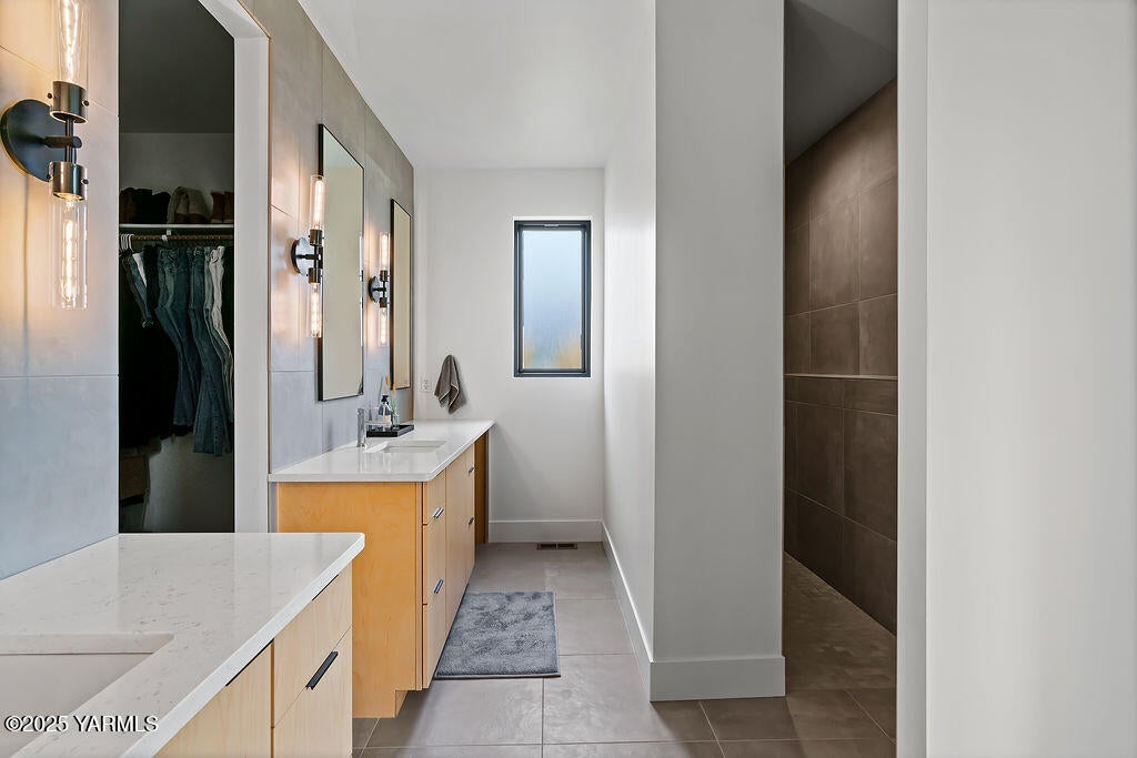 Yakima, Washington, 98908, United States, 4 Bedrooms Bedrooms, ,4 BathroomsBathrooms,Residential,Active,2008323