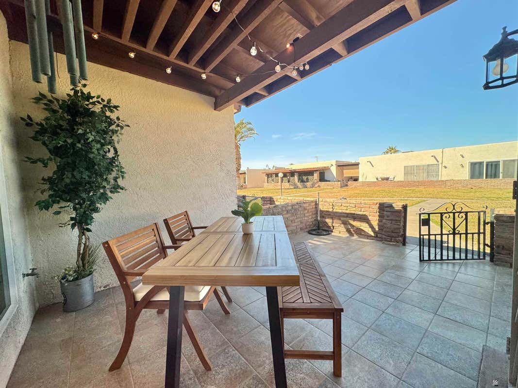 1432 E CYPRESS Pt DR