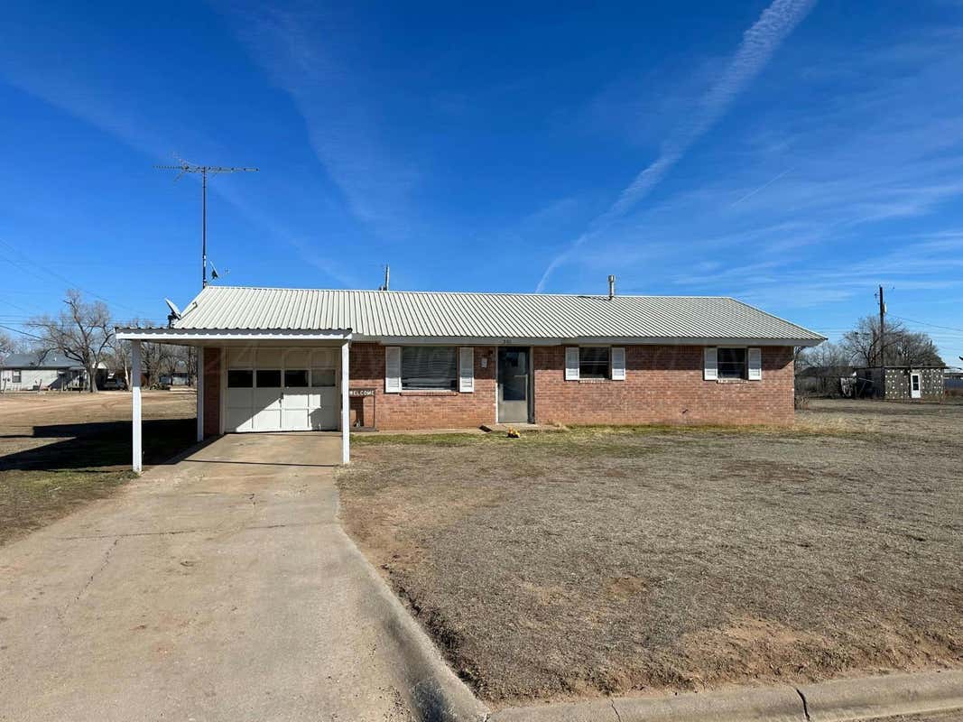 301 S COLLINS AVE, TULIA, TX 79088, photo 1 of 3