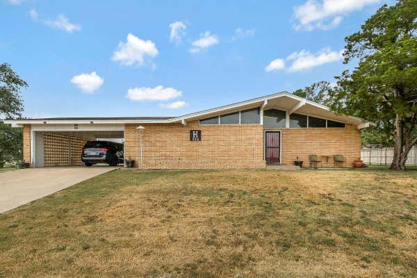 735 N DALLAS AVE, TULIA, TX 79088 - Image 1