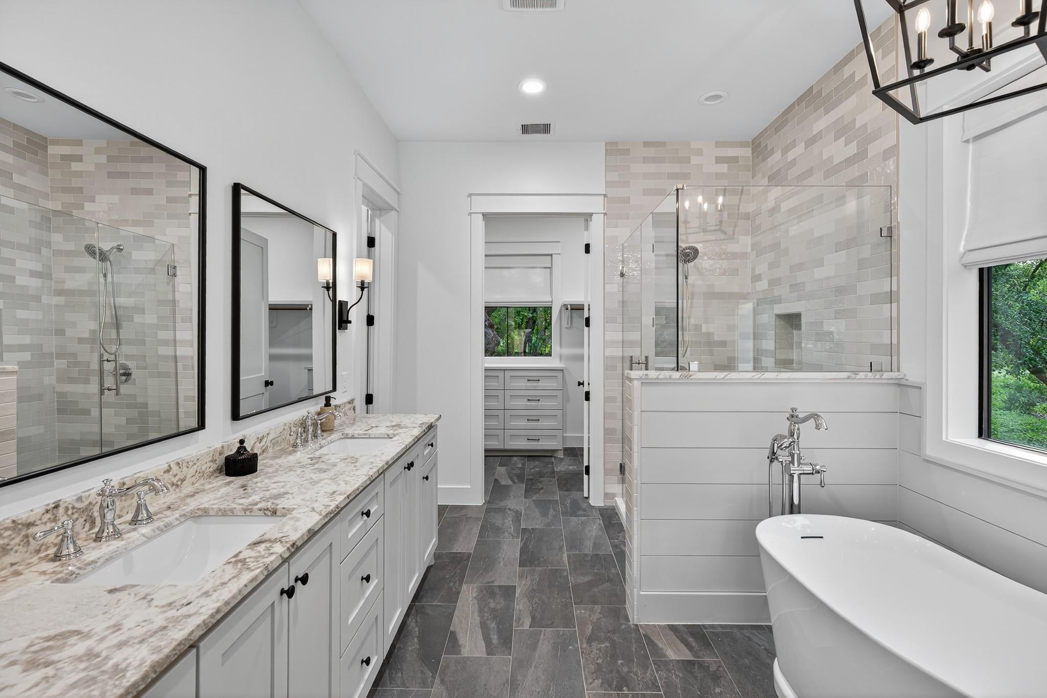 Kingsland, Texas, 78639, United States, 5 Bedrooms Bedrooms, ,4 BathroomsBathrooms,Residential,Active,2006783