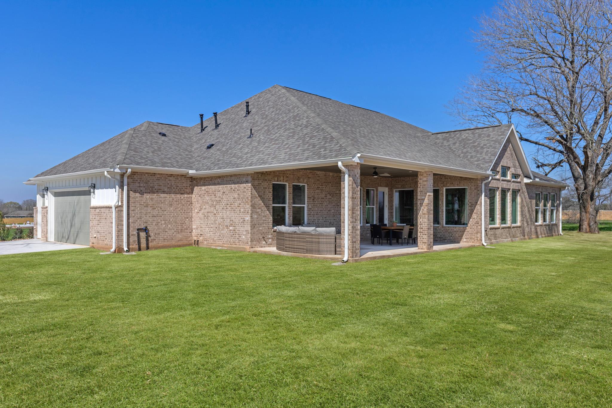 Smithville, Texas, 78957, United States, 4 Bedrooms Bedrooms, ,5 BathroomsBathrooms,Residential,Active,1715487