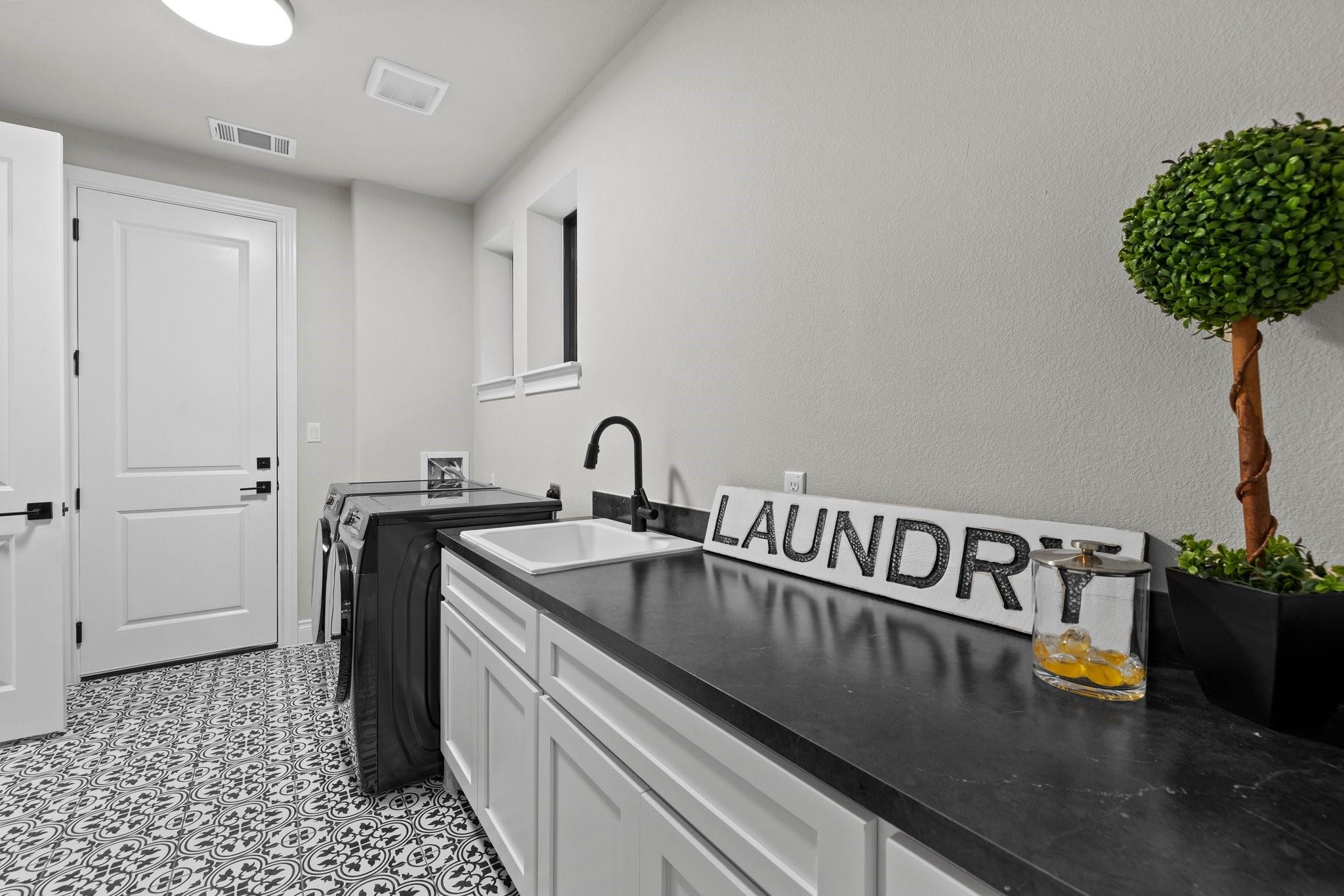 Lago Vista, Texas, 78645, United States, 5 Bedrooms Bedrooms, ,6 BathroomsBathrooms,Residential,Active,1959975