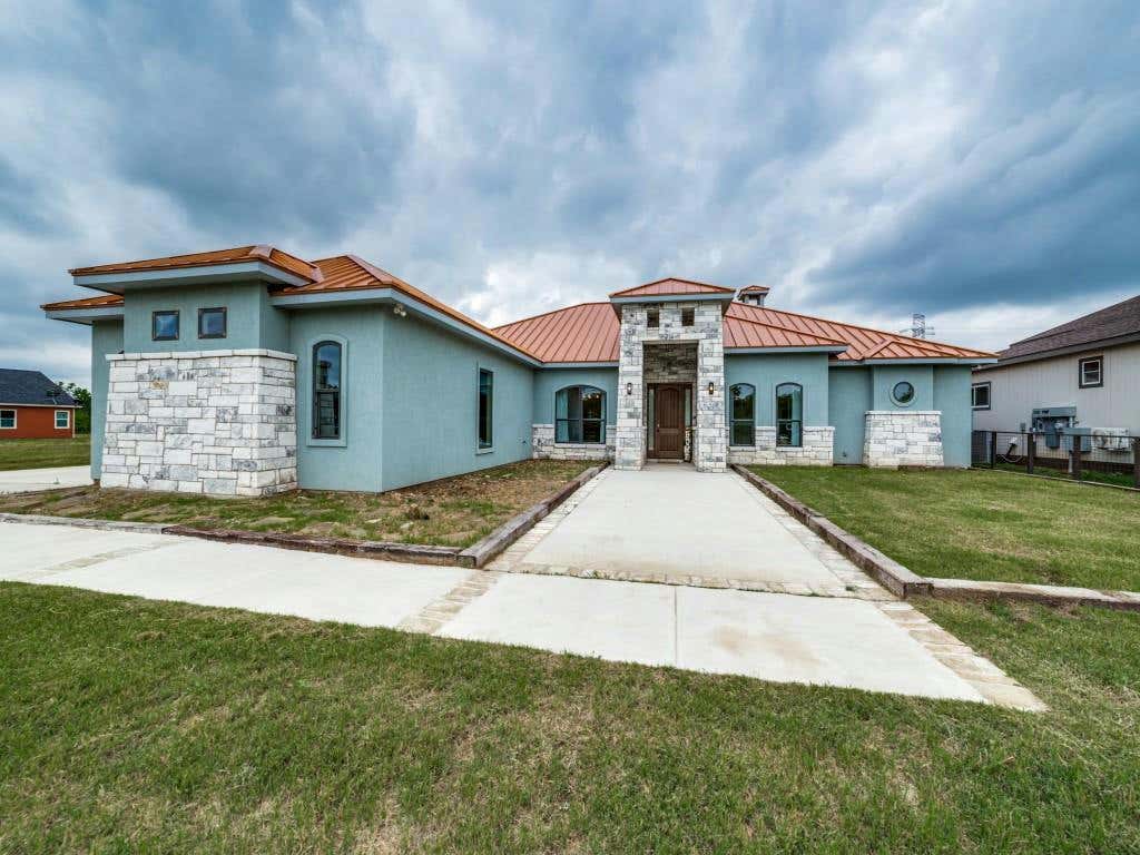 13125 STUART RD, SAN ANTONIO, TX 78263, photo 1 of 33